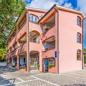 Apartment House Mocibob, Tar-Vabriga