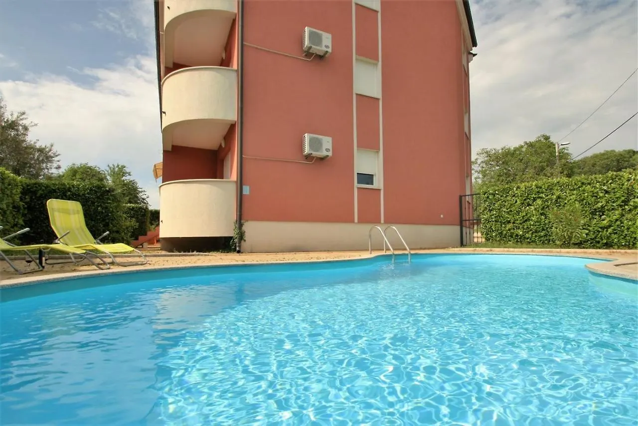 Apartment Percic With Shared Pool Tar-Vabriga