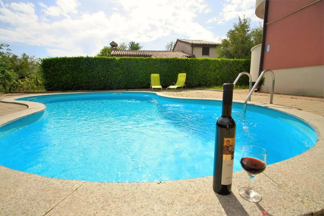 Apartment Percic With Shared Pool Tar-Vabriga Croatia