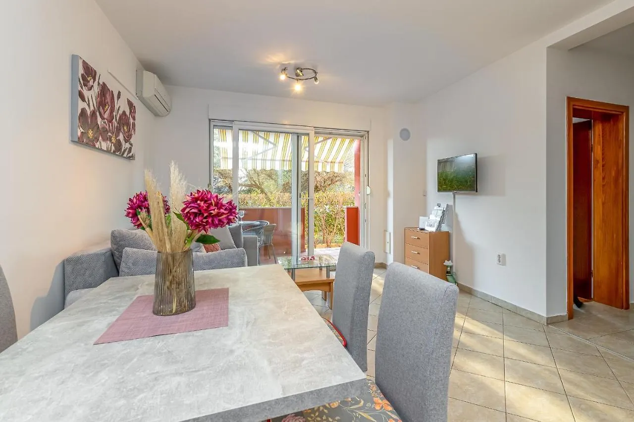 Apartment Percic With Shared Pool Tar-Vabriga