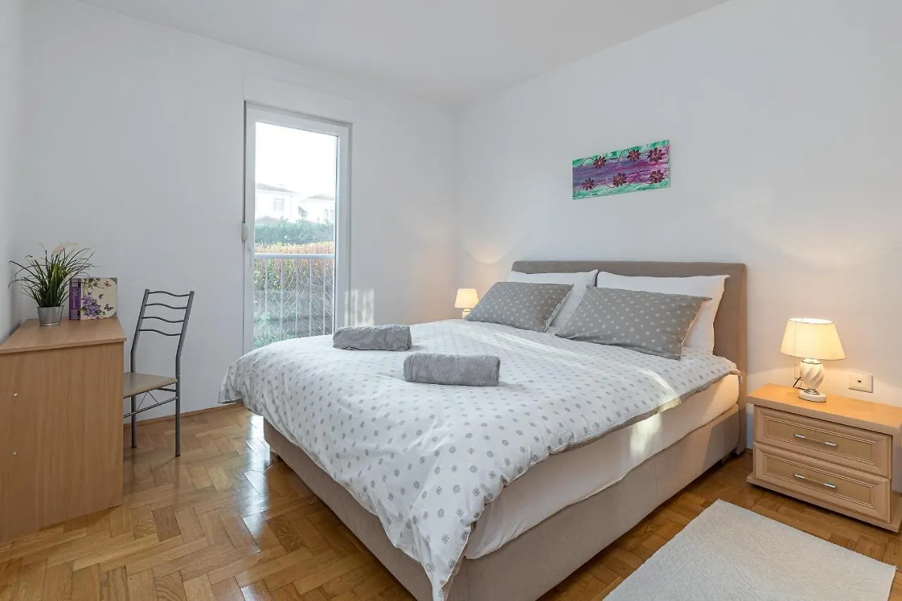 Apartment Percic With Shared Pool Tar-Vabriga