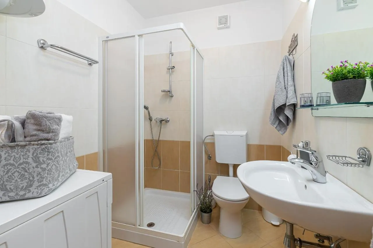Apartment Percic With Shared Pool Tar-Vabriga 0*,