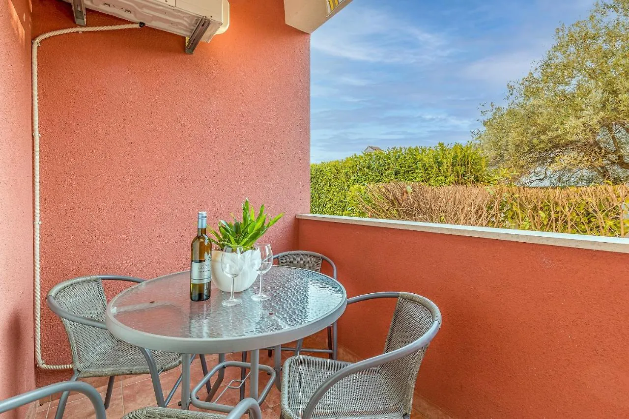 Apartment Percic With Shared Pool Tar-Vabriga