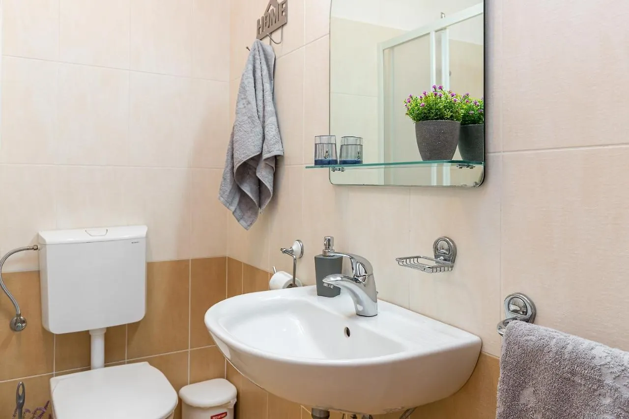 Apartment Percic With Shared Pool Tar-Vabriga