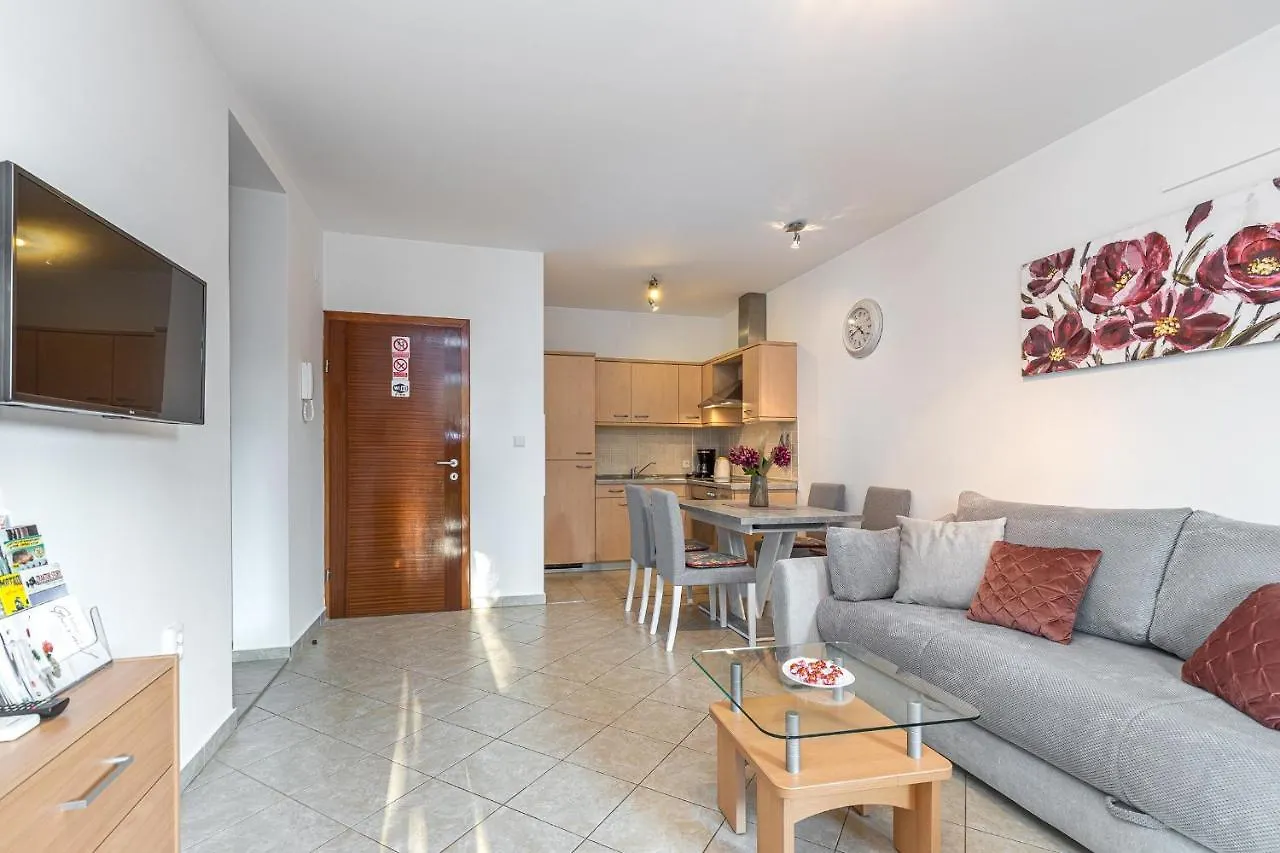 Apartment Percic With Shared Pool Tar-Vabriga