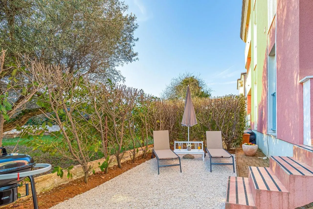 Apartment Percic With Shared Pool Tar-Vabriga Croatia